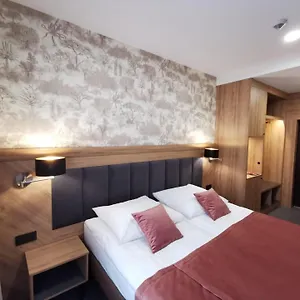 Lesny Dwor Piekarnia Mio Padre Restauracja Mamma Mia Karpacz